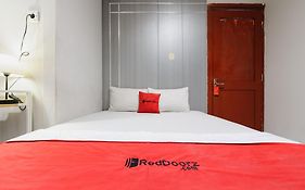 RedDoorz near Palembang Square Mall 2