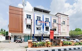 RedDoorz near Palembang Square Mall 2